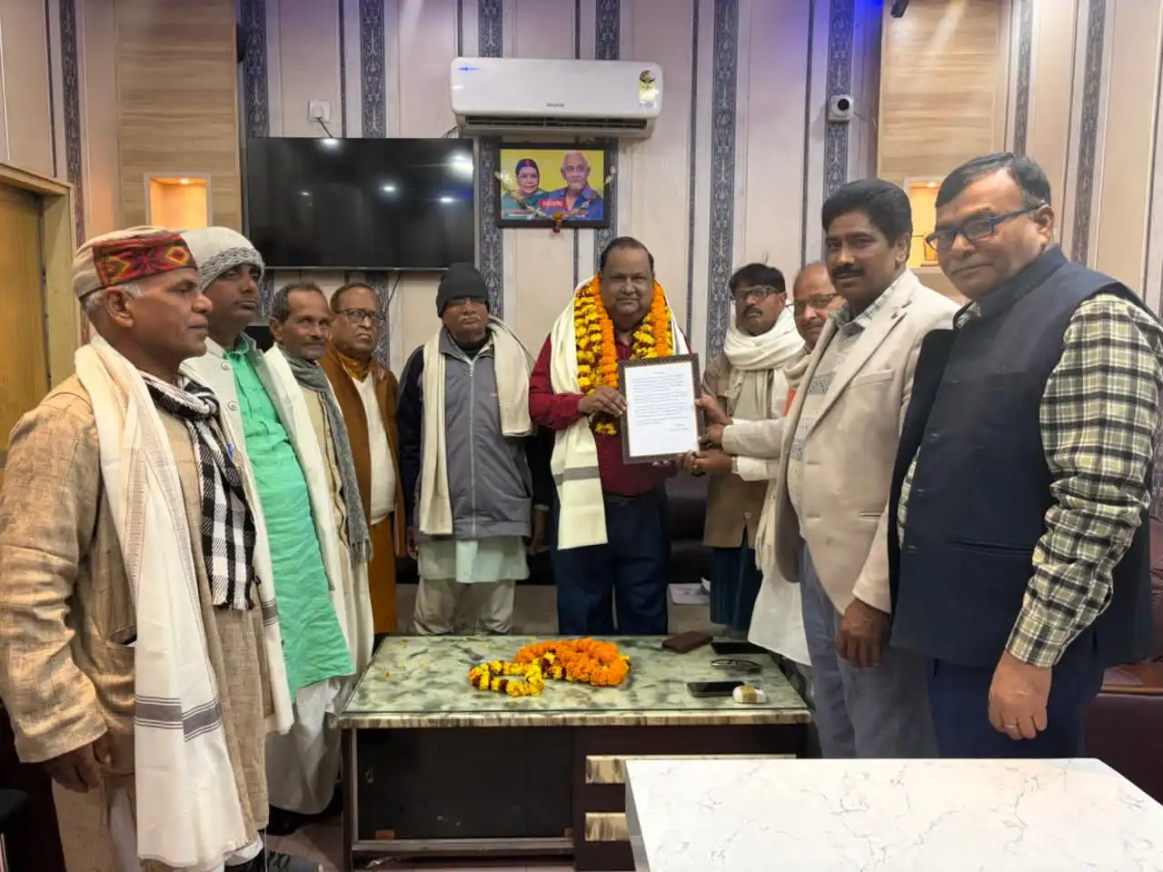 लोक समिति ने वरिष्ठ पत्रकार-संपादक कमल किशोर का किया अभिनंदन