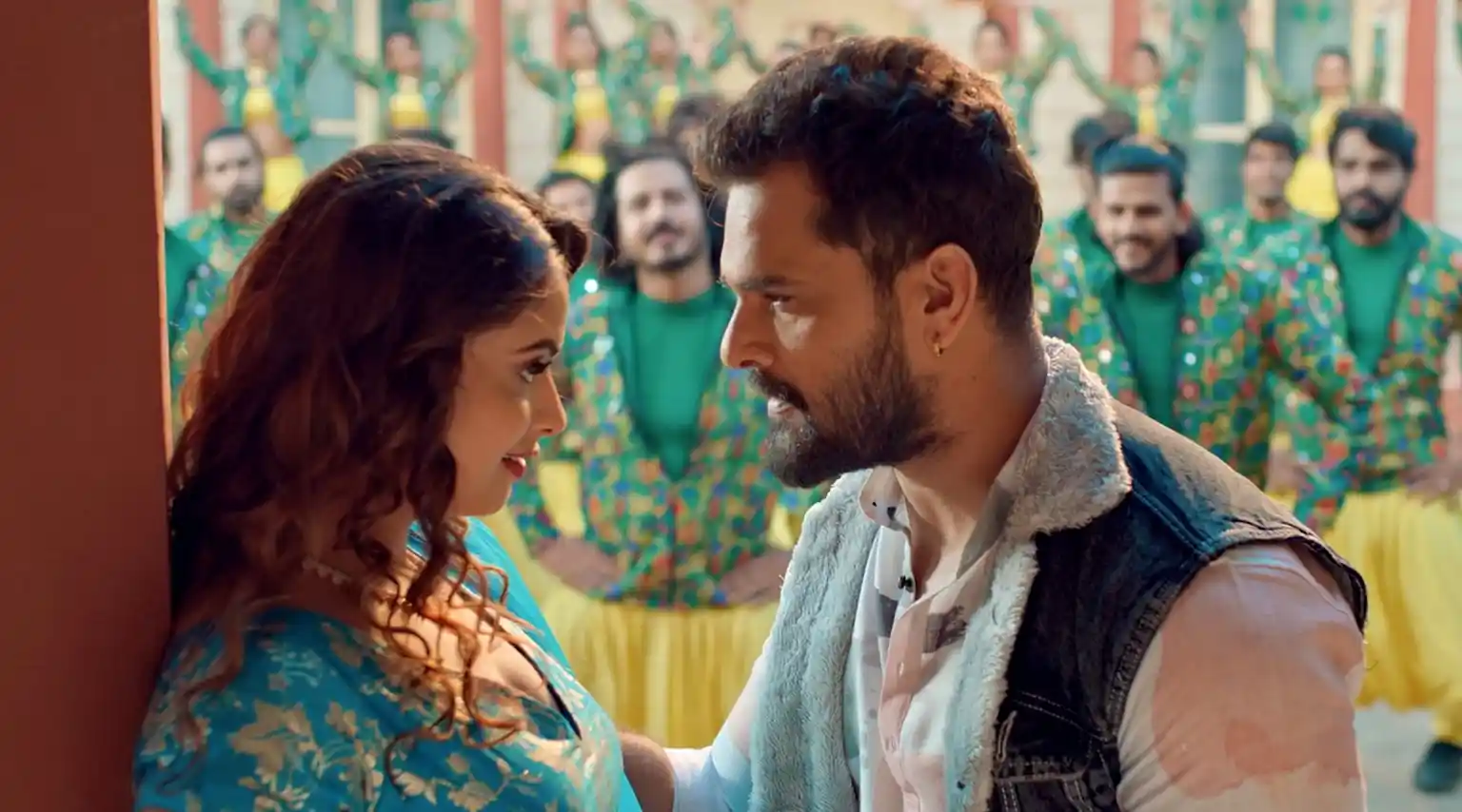 नये साल में ट्रेंडिंग स्टार खेसारीलाल यादव की “बुलबुल” बनी बिग बॉस 19 फेम नीलम गिरी, गाना पलक झपकते हुआ वायरल